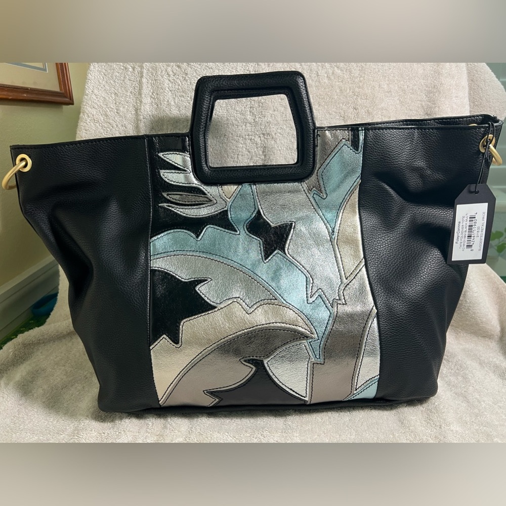 NWT Foley+ Corinna
TATE FOLDOVER TOTE IN BLACK